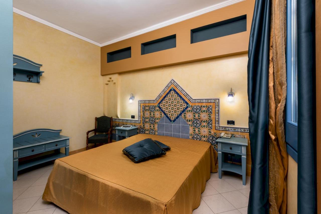 Hotel Ristorante Mediterraneo Faro Сан-Вито-Ло-Капо Экстерьер фото