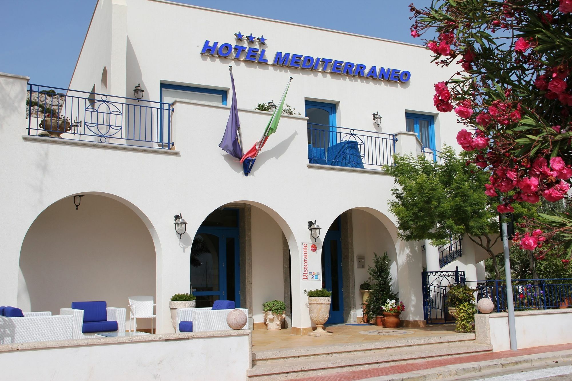 Hotel Ristorante Mediterraneo Faro Сан-Вито-Ло-Капо Экстерьер фото